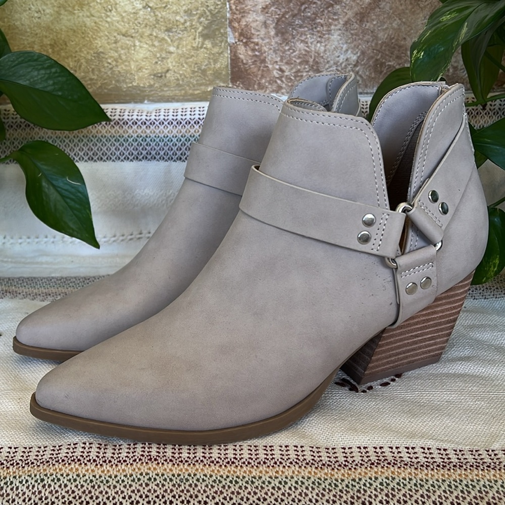 DV Dolce Vita Women’s Kramer Buckle Harness Cut-Out Taupe Ankle Heel Boots, 8.5 - Picture 4 of 17